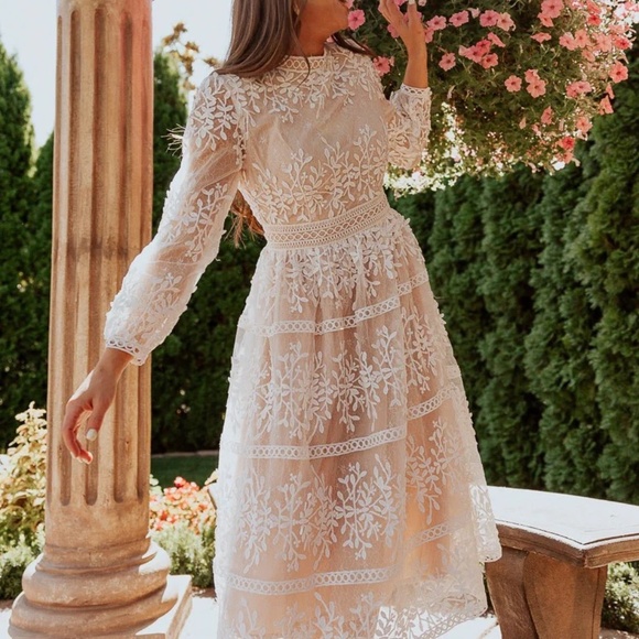 Ivy City Co Dresses & Skirts - Ivy city co SICILY DRESS white and tan midi lace dress